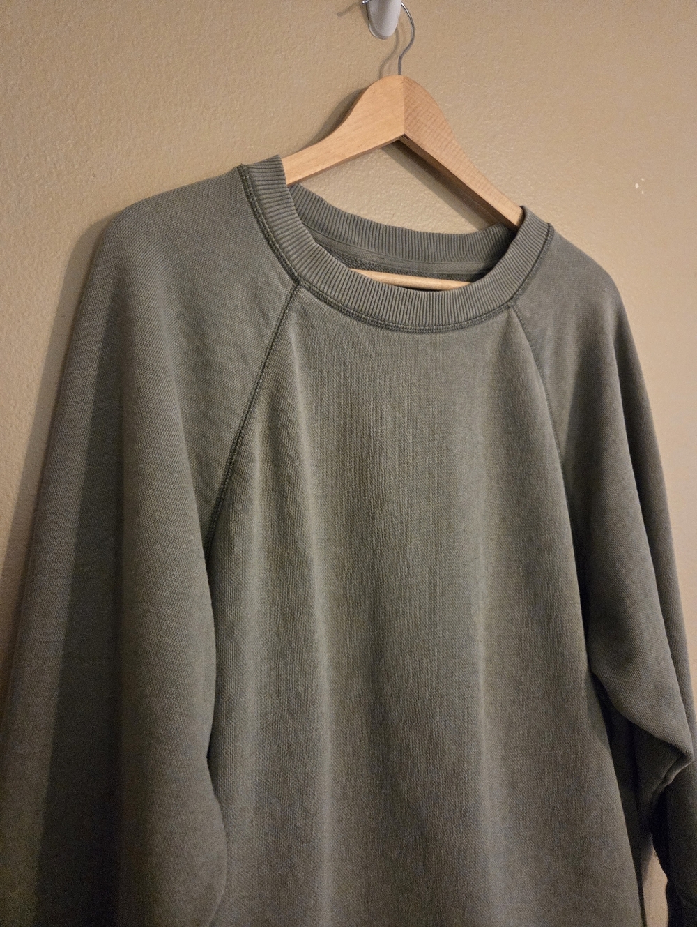 AERIE Olive Green Raw Cut City Oversized Crewneck Loungewear Sweatshirt Womens S - Picture 3 of 12